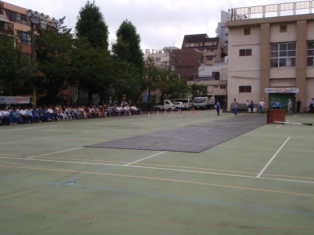 安全講習会場（タータン運動場養生）