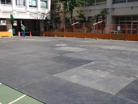 小学校耐震工事（校庭養生）